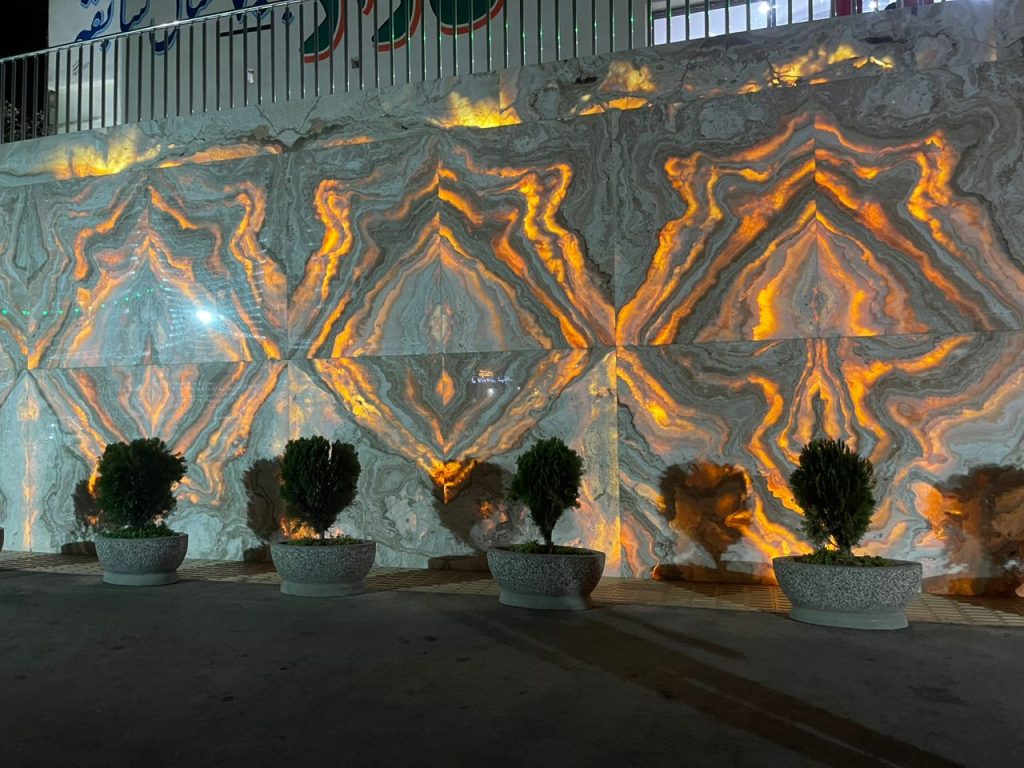 اجرا شده با سنگ تراونیکس